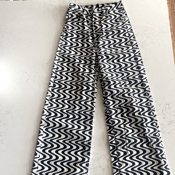 H & M Jeans - Picture 2 of 4